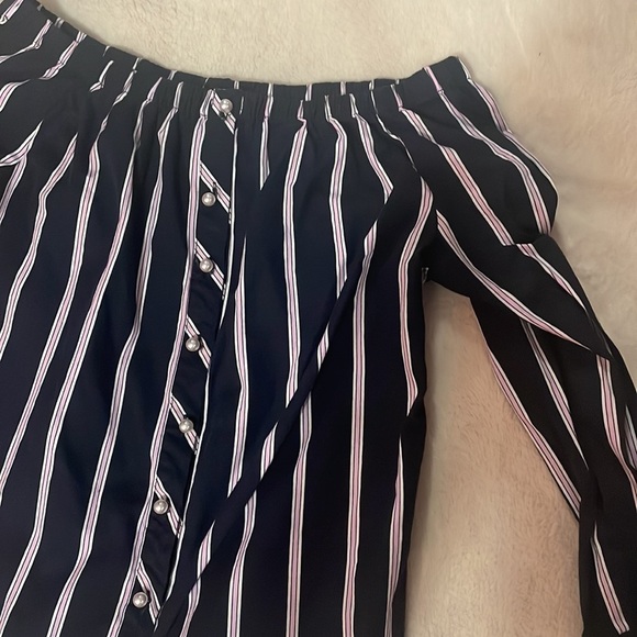 Cute off the shoulder long sleeve top with pearl buttons. - Picture 2 of 3